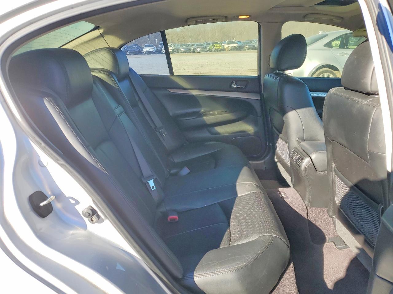 INFINITI G37 Base
