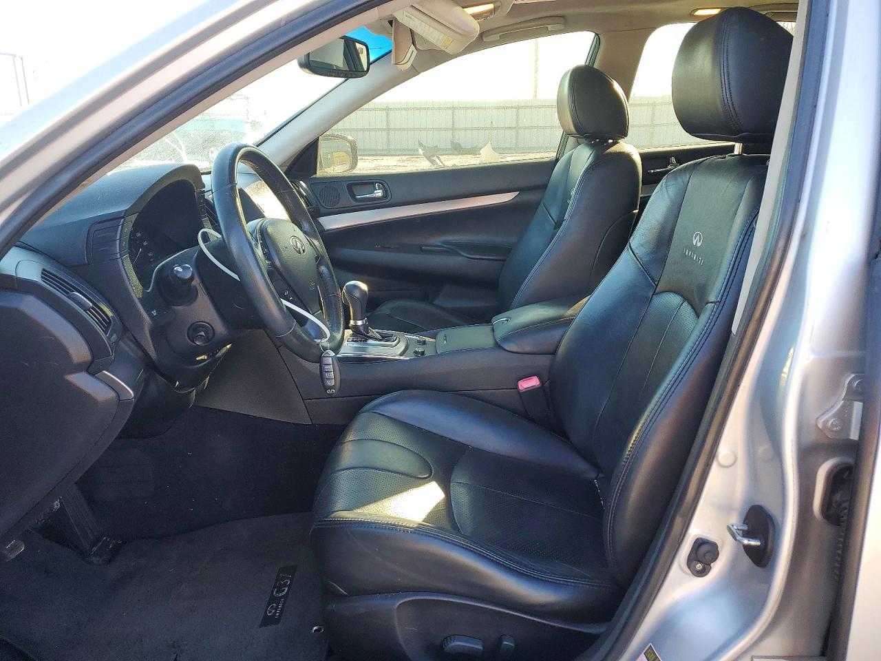 INFINITI G37 Base