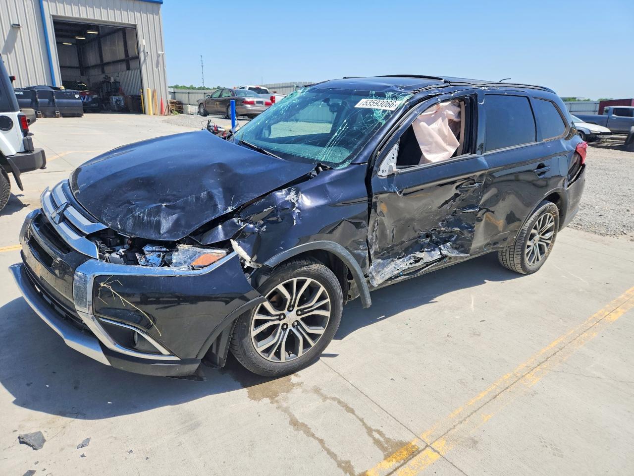 Salvage Mitsubishi Outlander Image