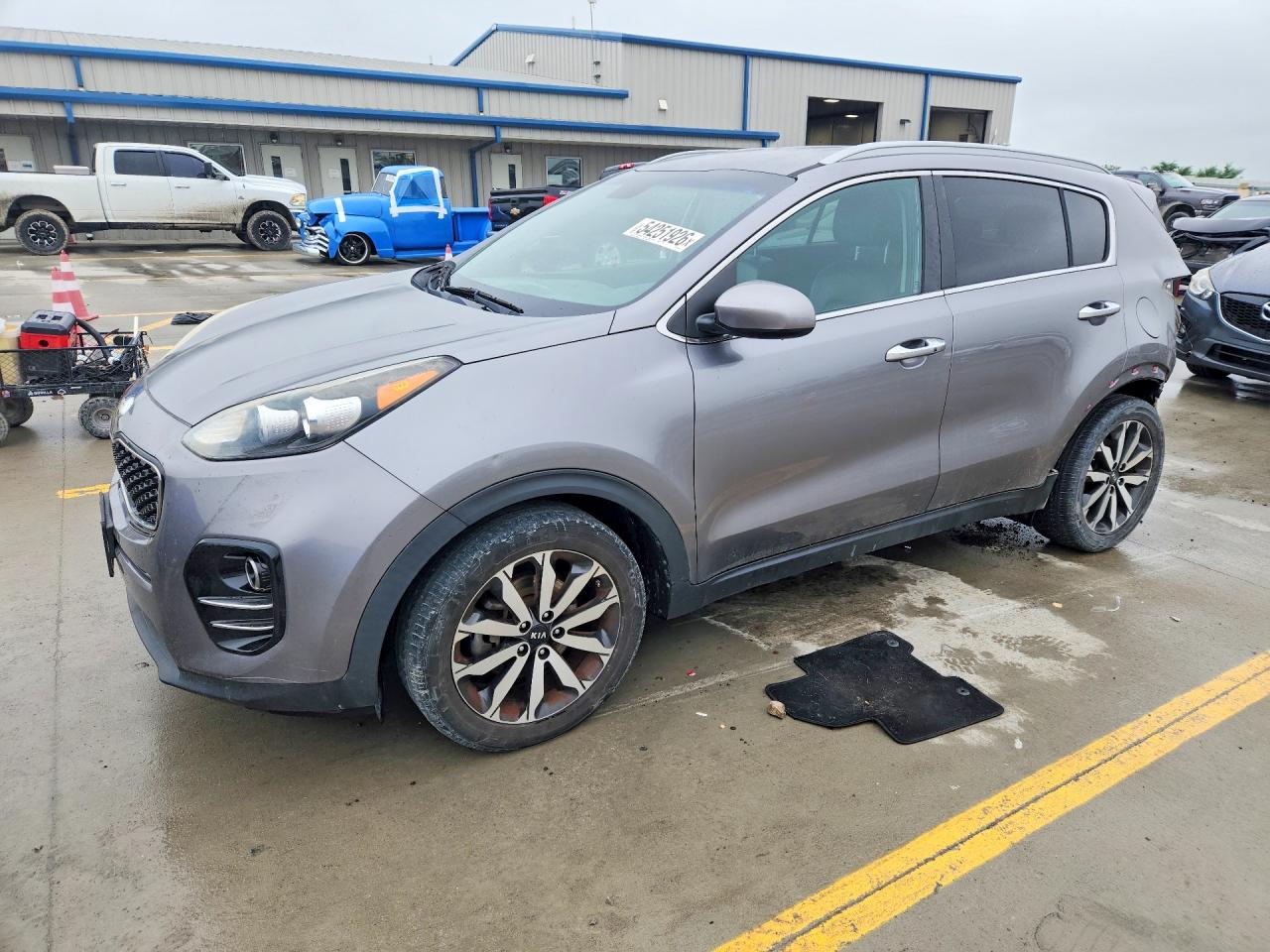Salvage Kia Sportage Image