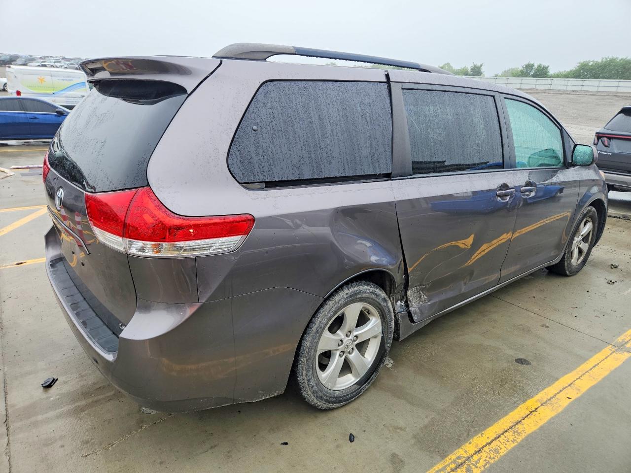 Toyota Sienna Le