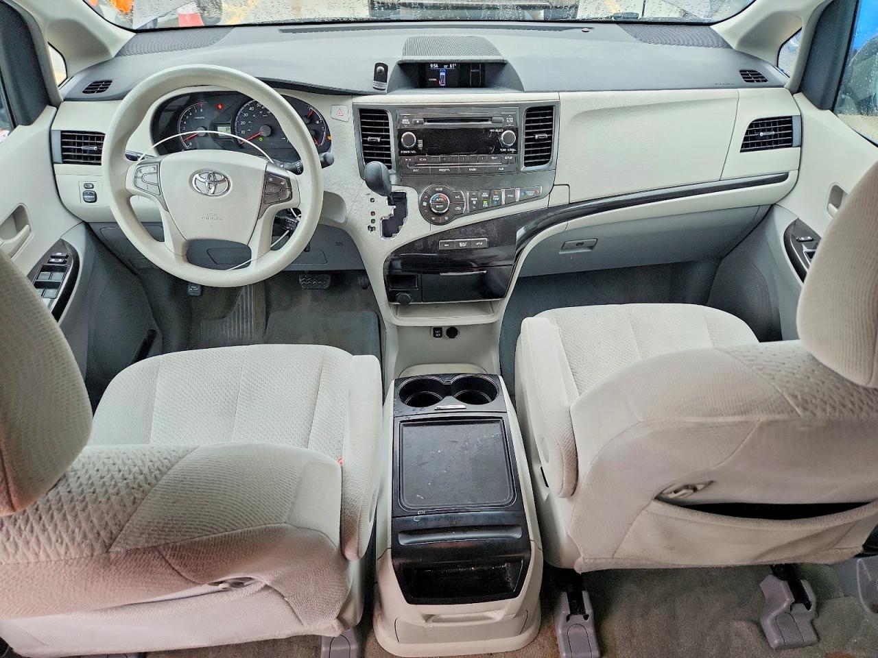 Toyota Sienna Le