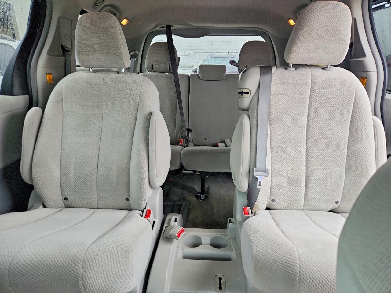 Toyota Sienna Le