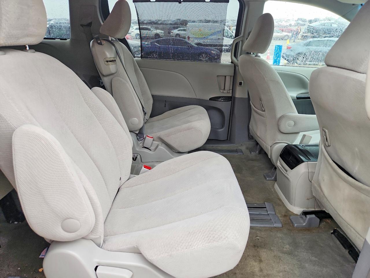 Toyota Sienna Le