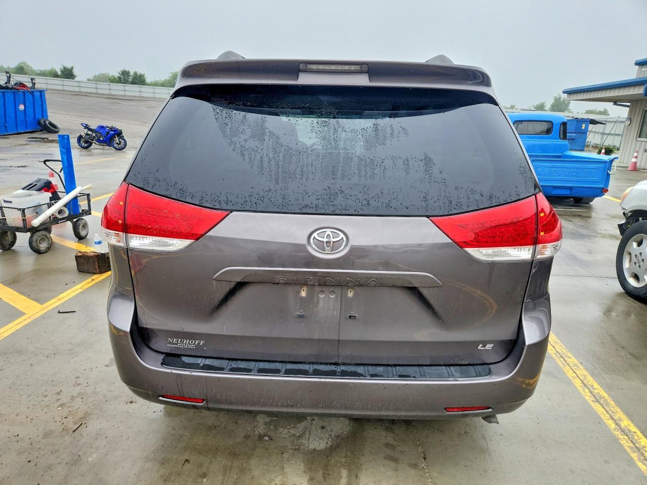 Toyota Sienna Le