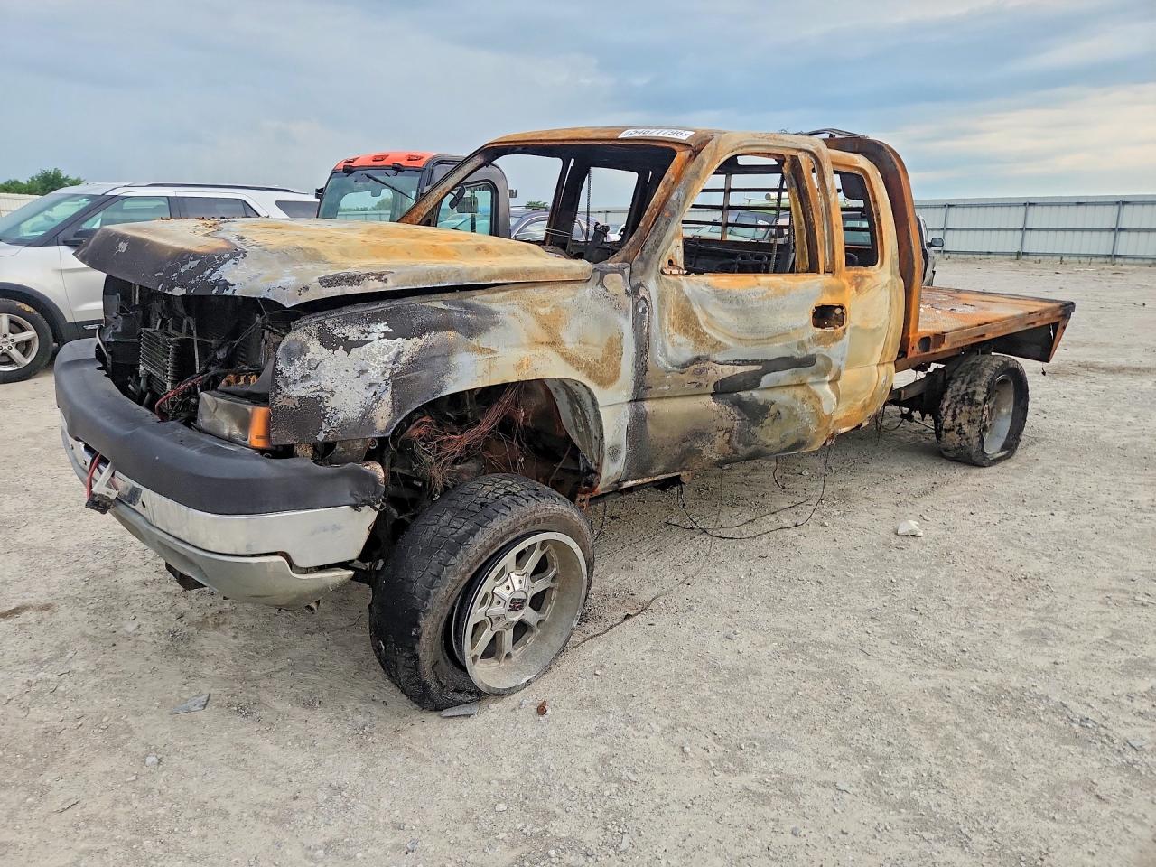 Salvage Chevrolet Silverado Image