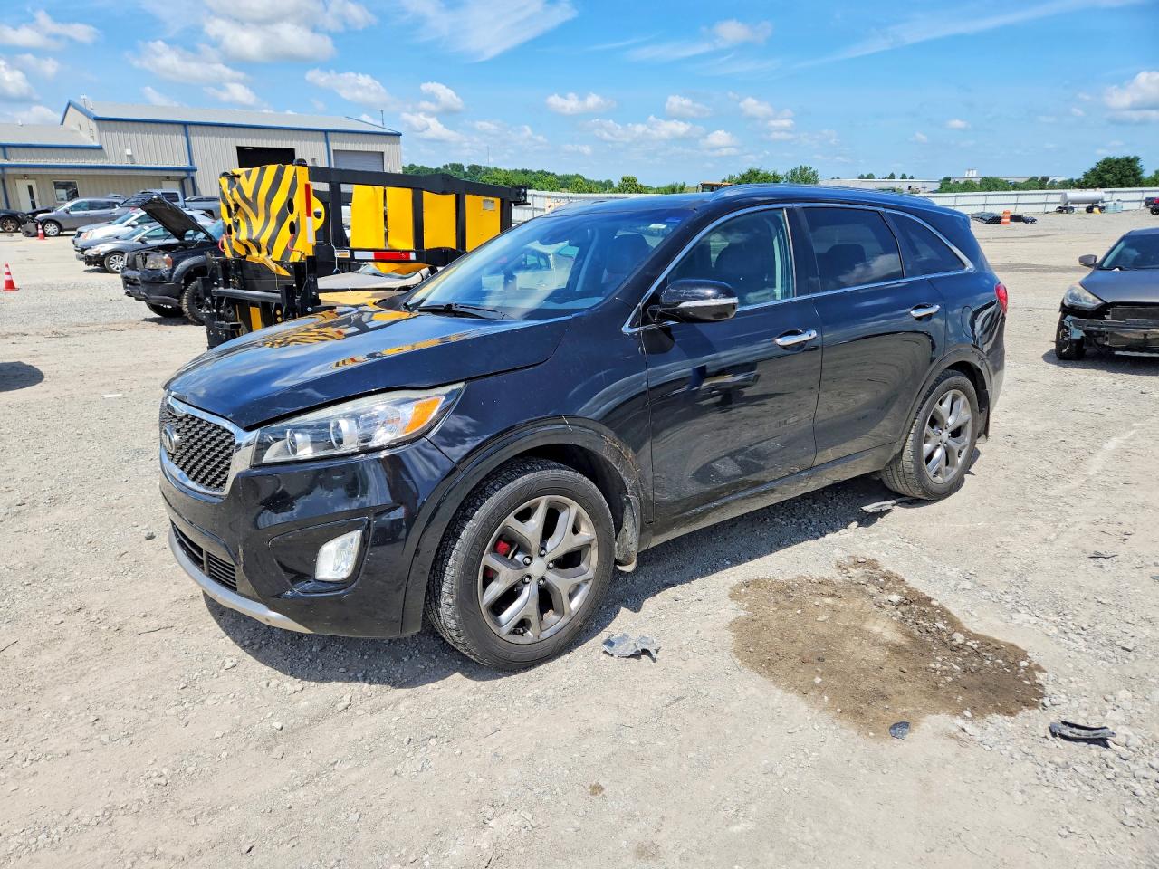 Salvage Kia Sorento Image