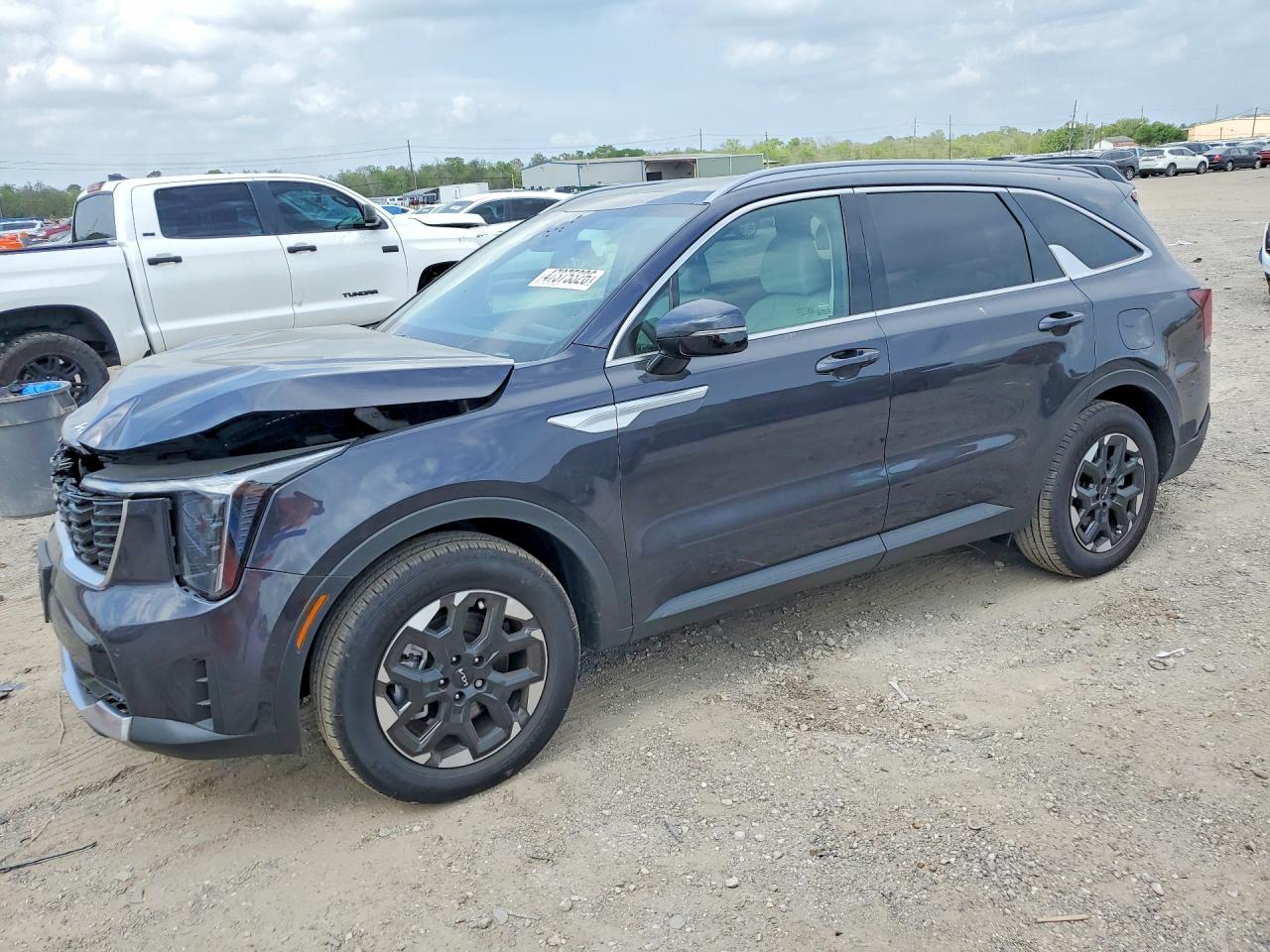 Salvage Kia Sorento Image