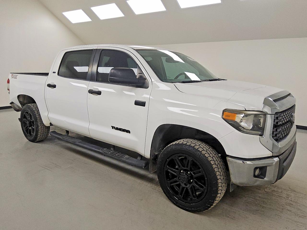 Toyota Tundra Crewmax Sr5