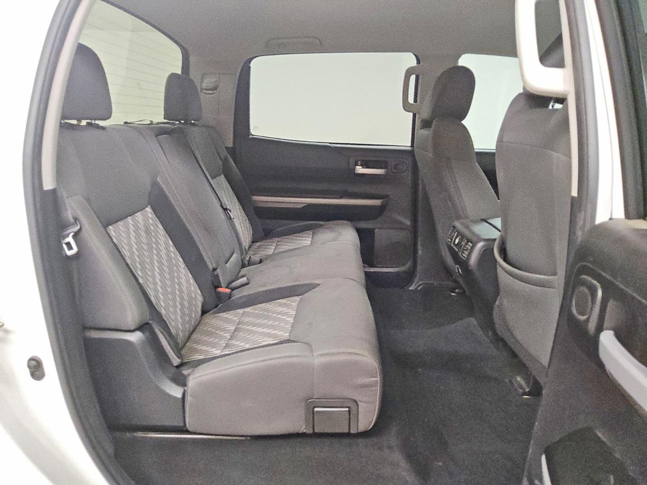 Toyota Tundra Crewmax Sr5