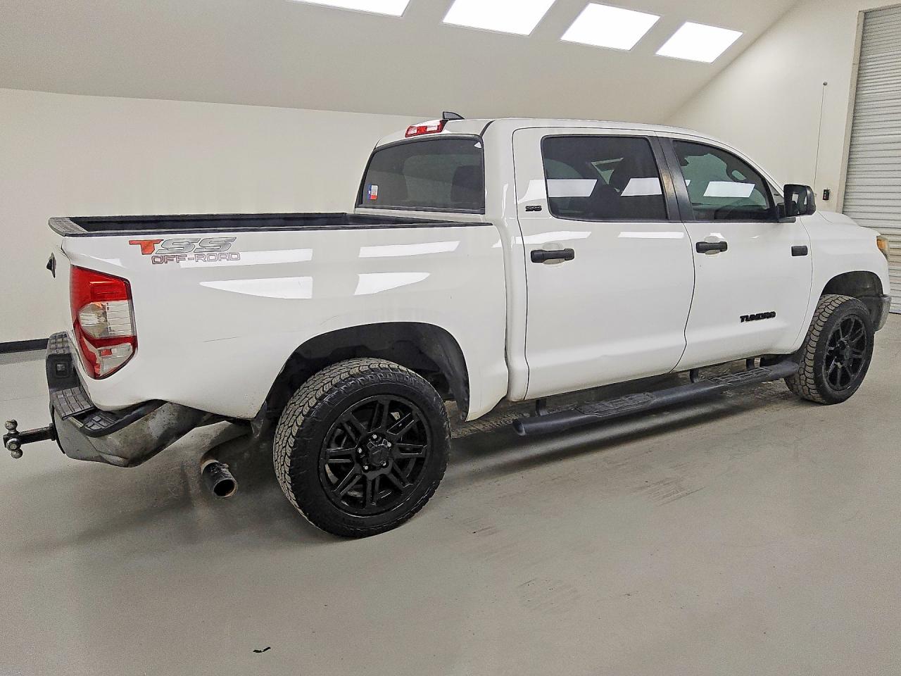 Toyota Tundra Crewmax Sr5