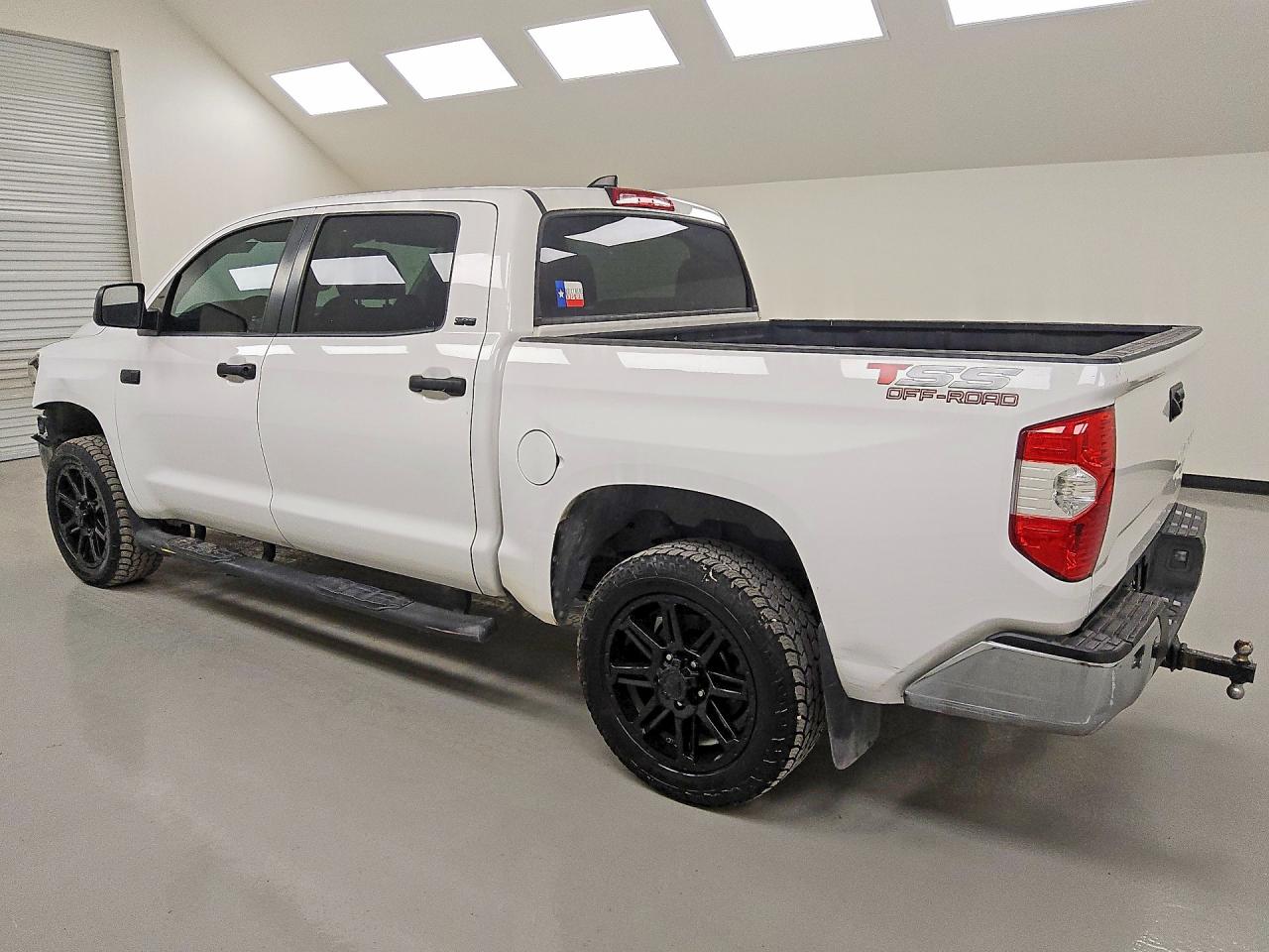 Toyota Tundra Crewmax Sr5