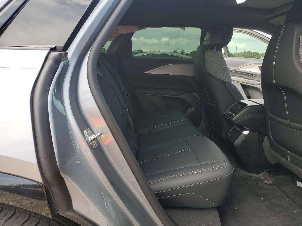 Cadillac Lyriq Tech Tech
