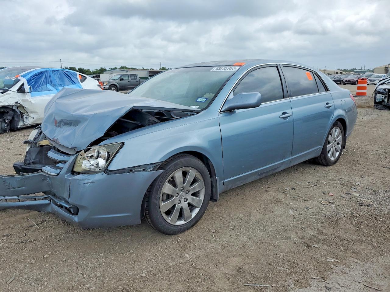 Salvage Toyota Avalon Image