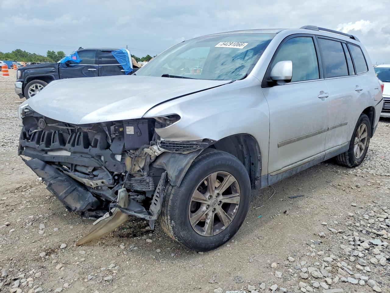 Salvage Toyota Highlander Image