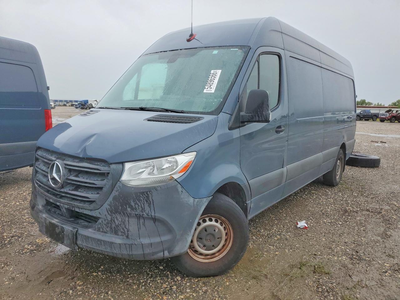 Salvage Mercedes-Benz Sprinter Image