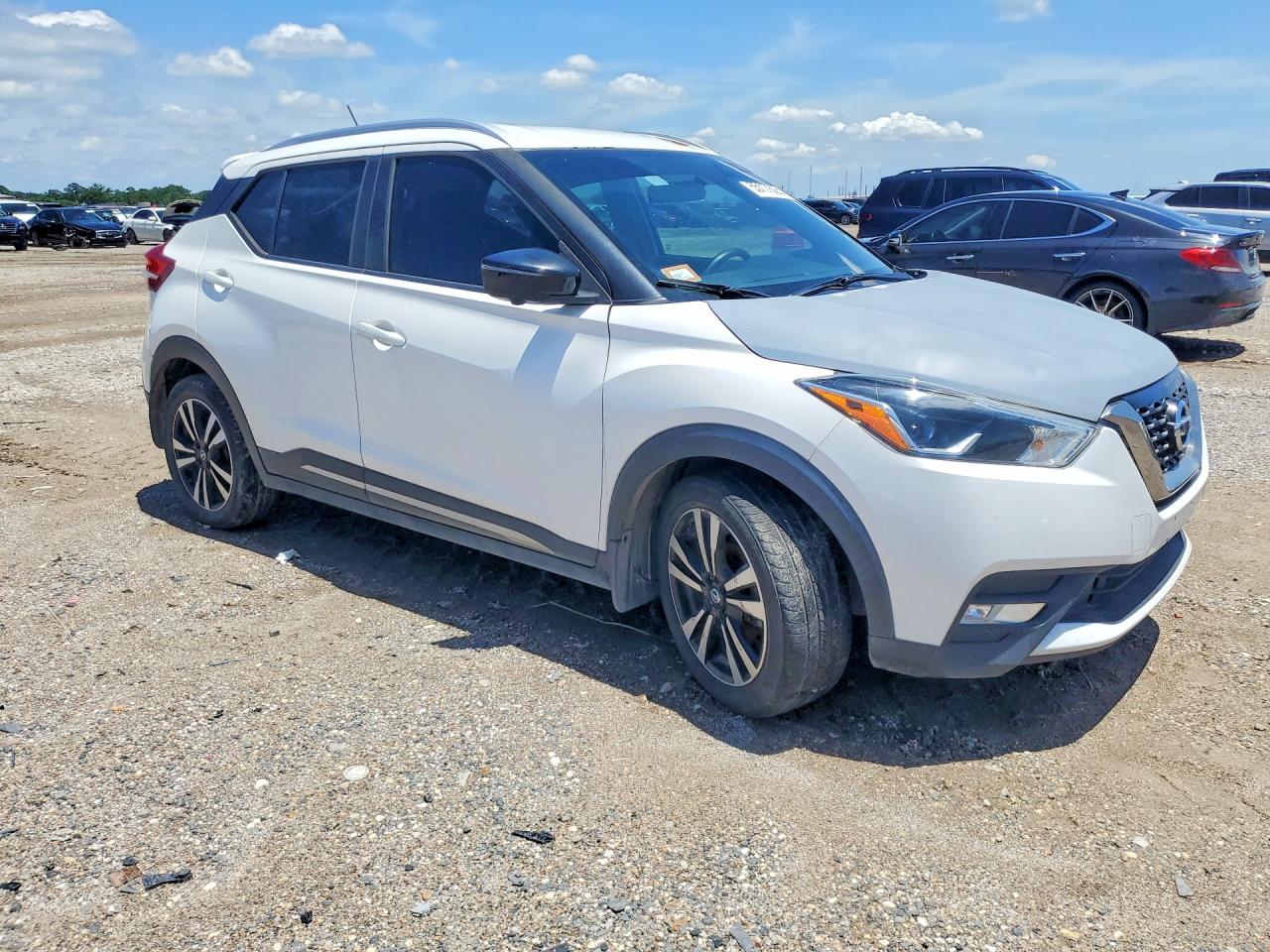 Nissan Kicks Sr