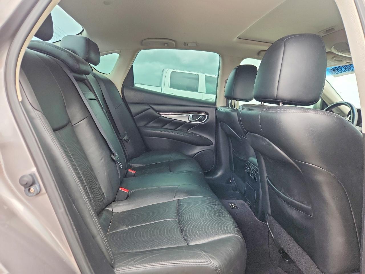 INFINITI M37