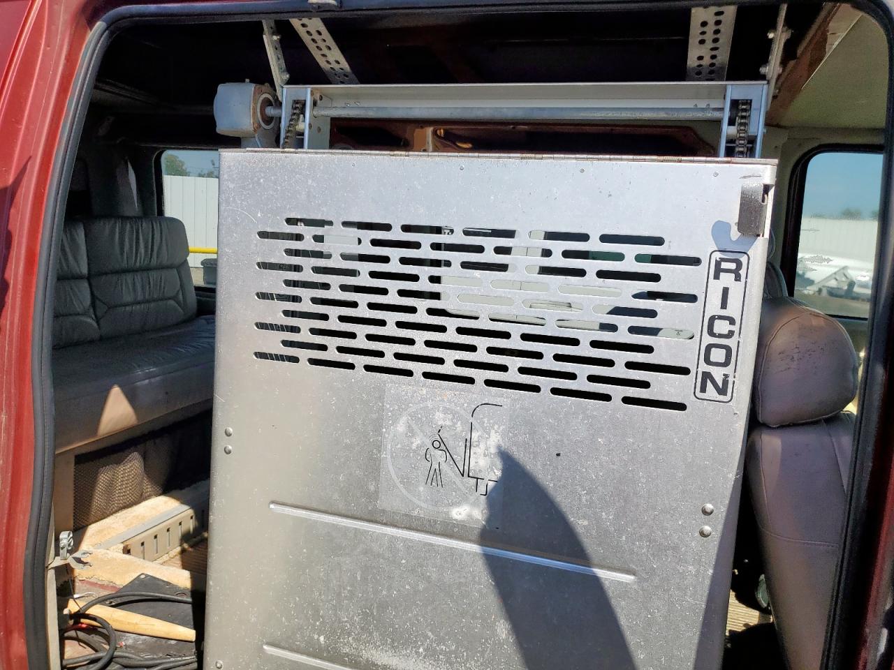 Ford Econoline E250 Van