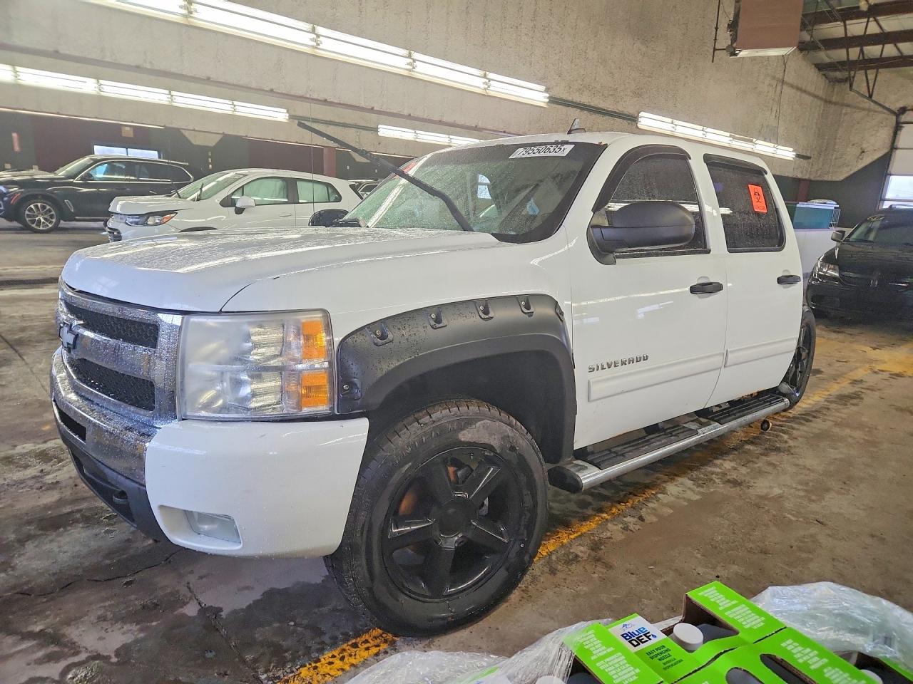 Salvage Chevrolet Silverado Image