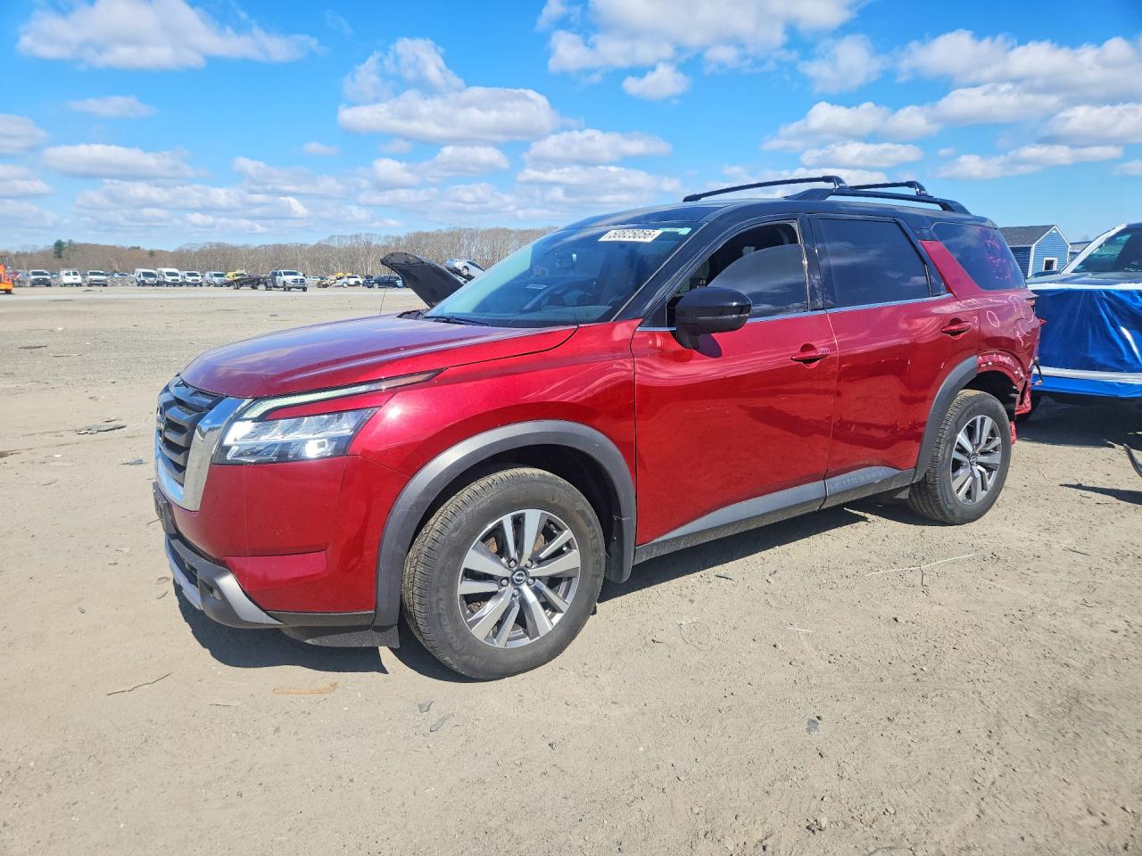 Salvage Nissan Pathfinder Image