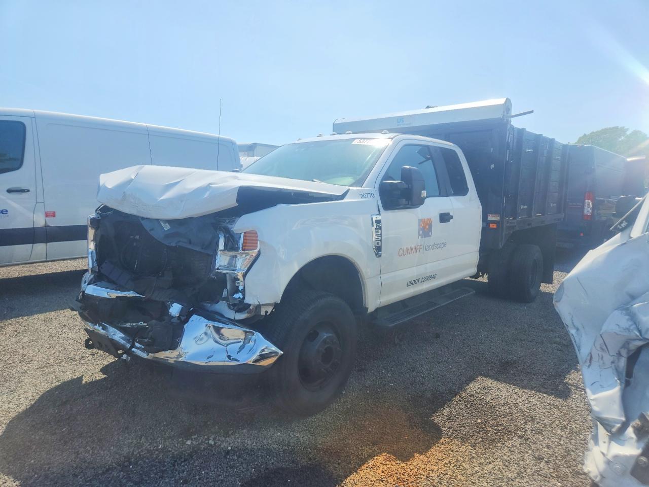 Salvage Ford F-350 Image