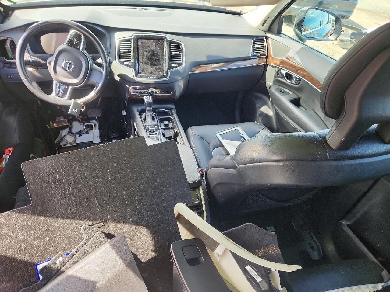 Volvo XC90 T6