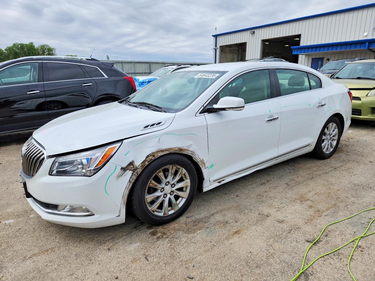 Salvage Buick LaCrosse Image