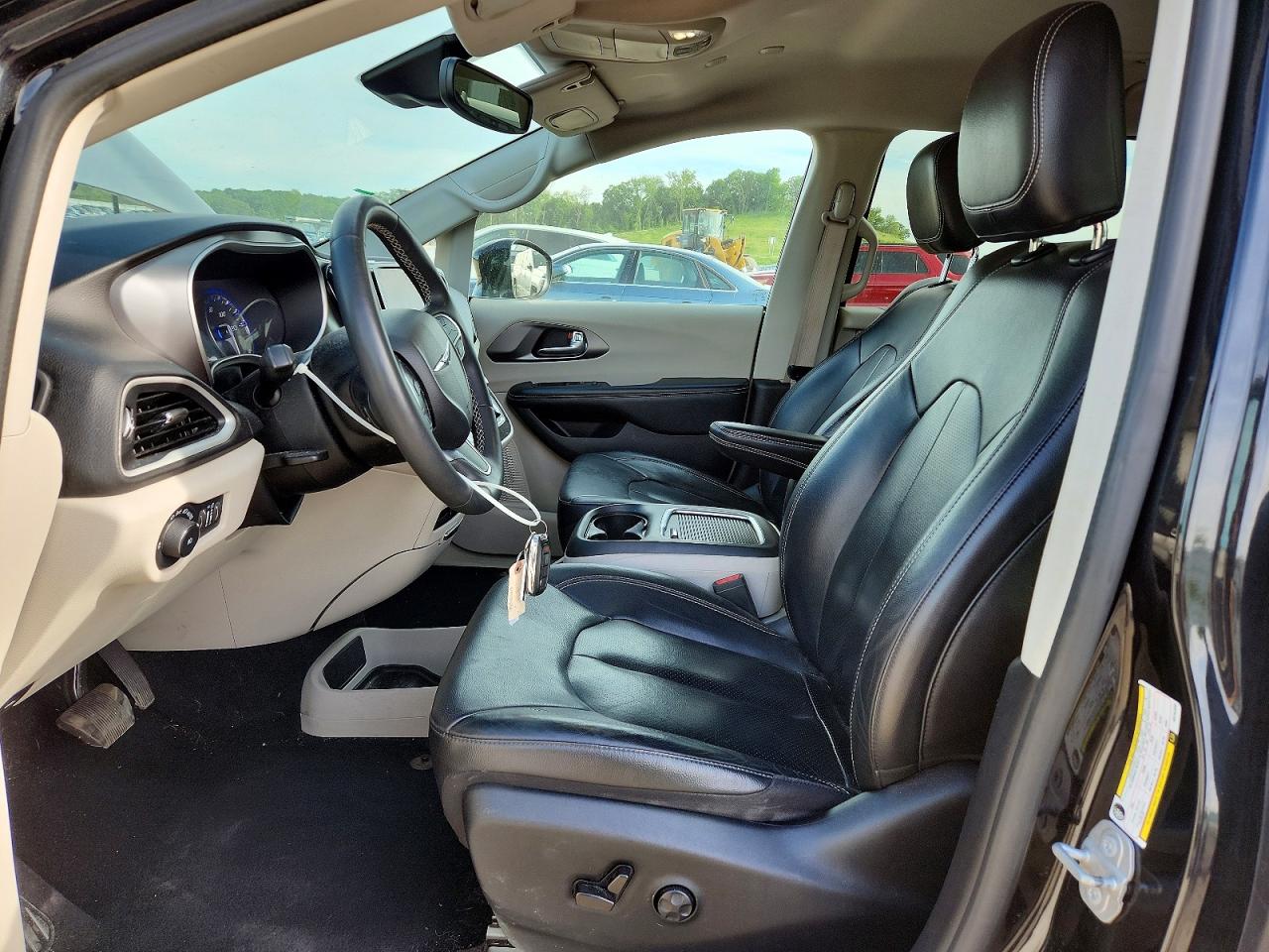 Chrysler Pacifica Touring L