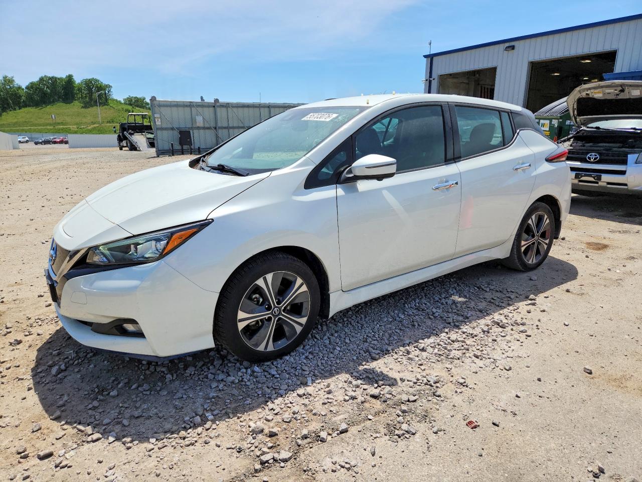 Salvage Nissan LEAF Image