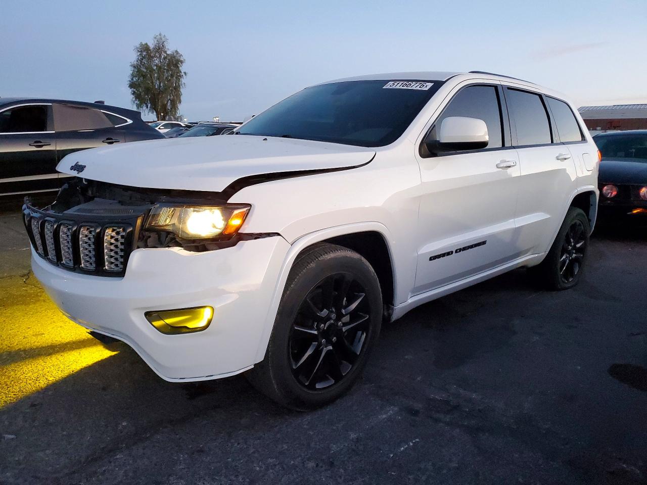 Salvage Jeep Cherokee Image