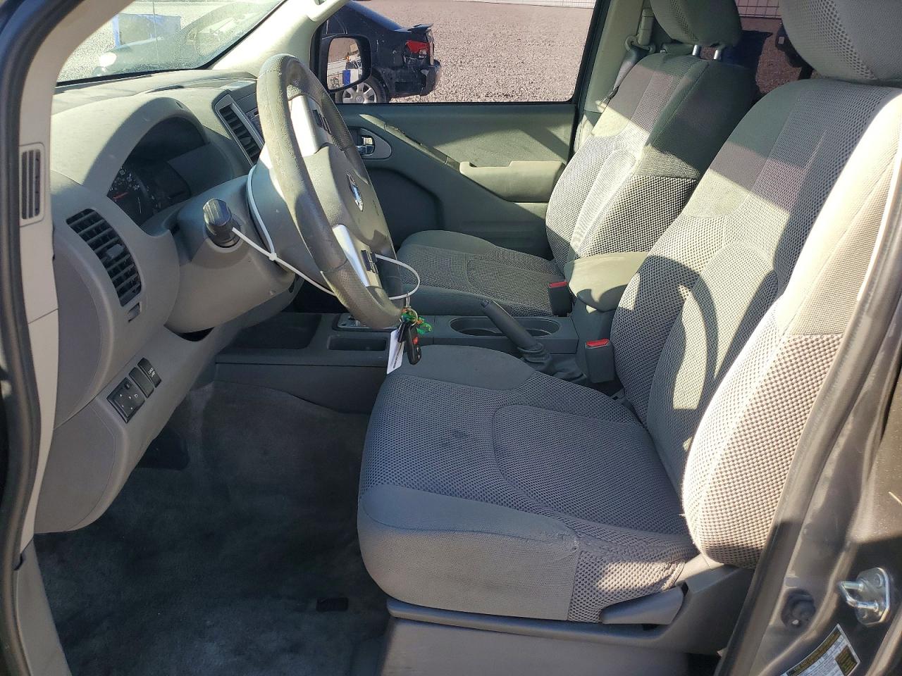 Nissan Frontier Sv