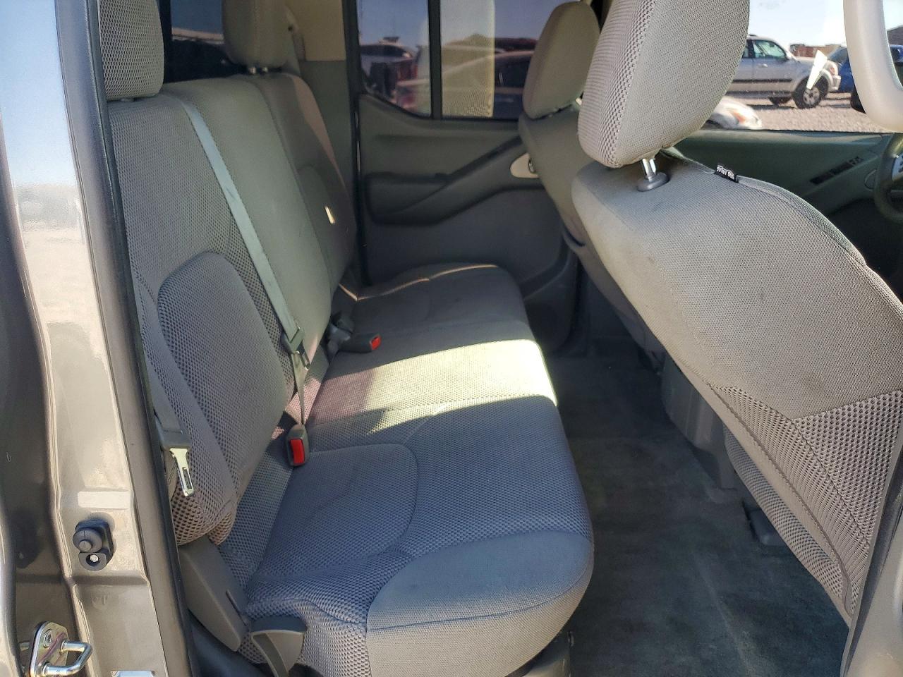 Nissan Frontier Sv