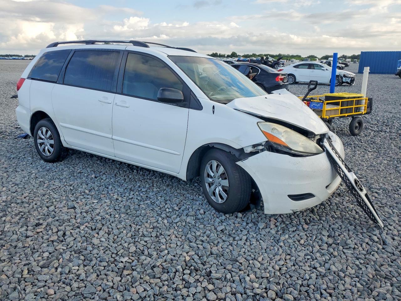 Toyota Sienna Le 8-passenger