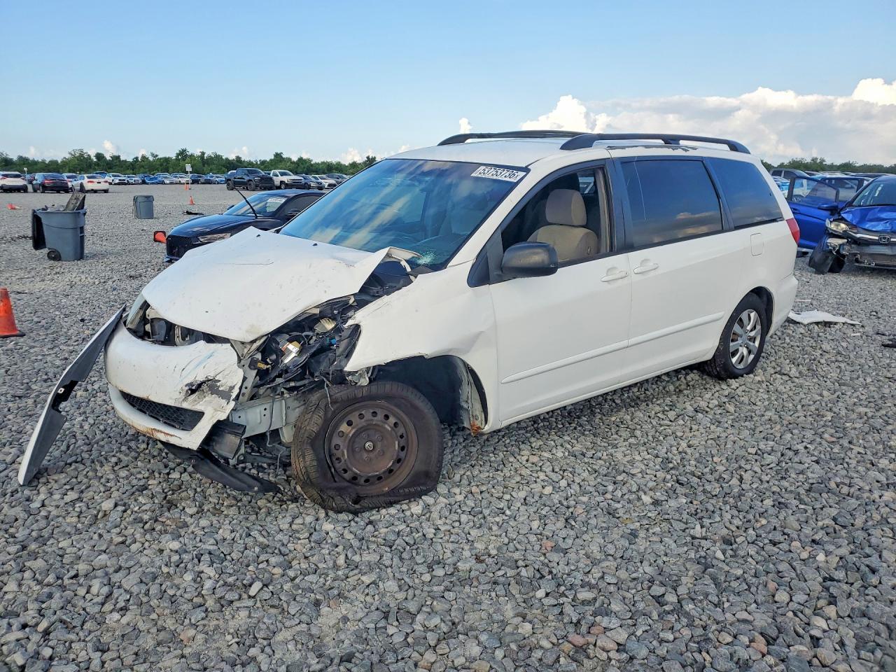 Salvage Toyota Sienna Image