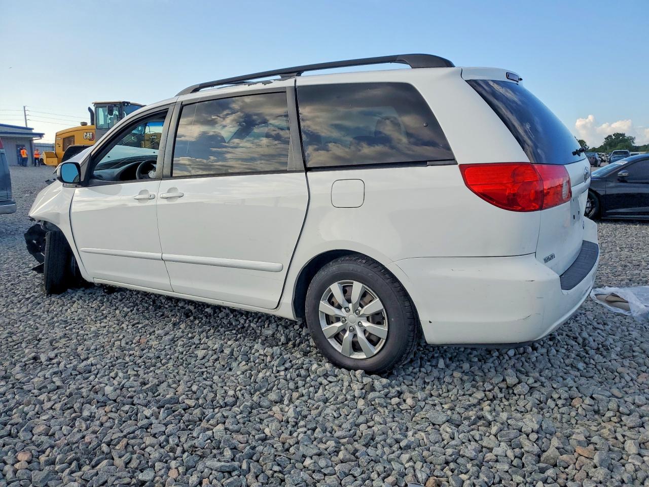 Toyota Sienna Le 8-passenger