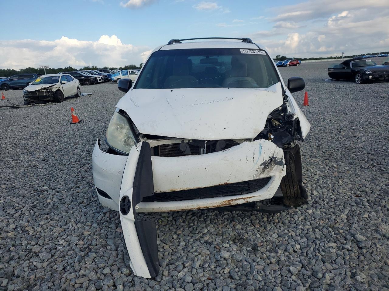 Toyota Sienna Le 8-passenger