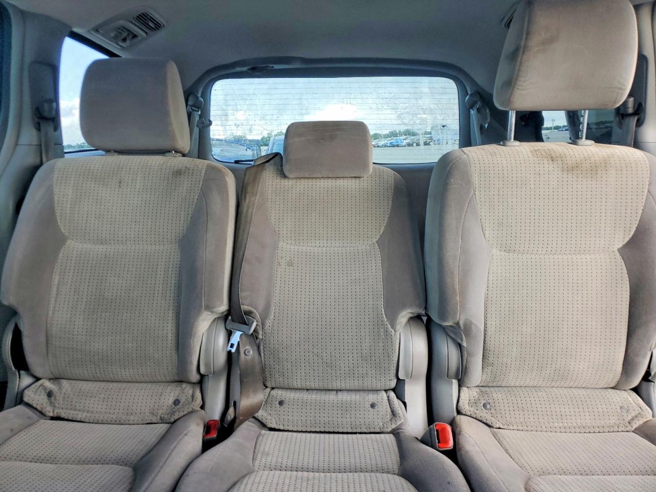 Toyota Sienna Le 8-passenger