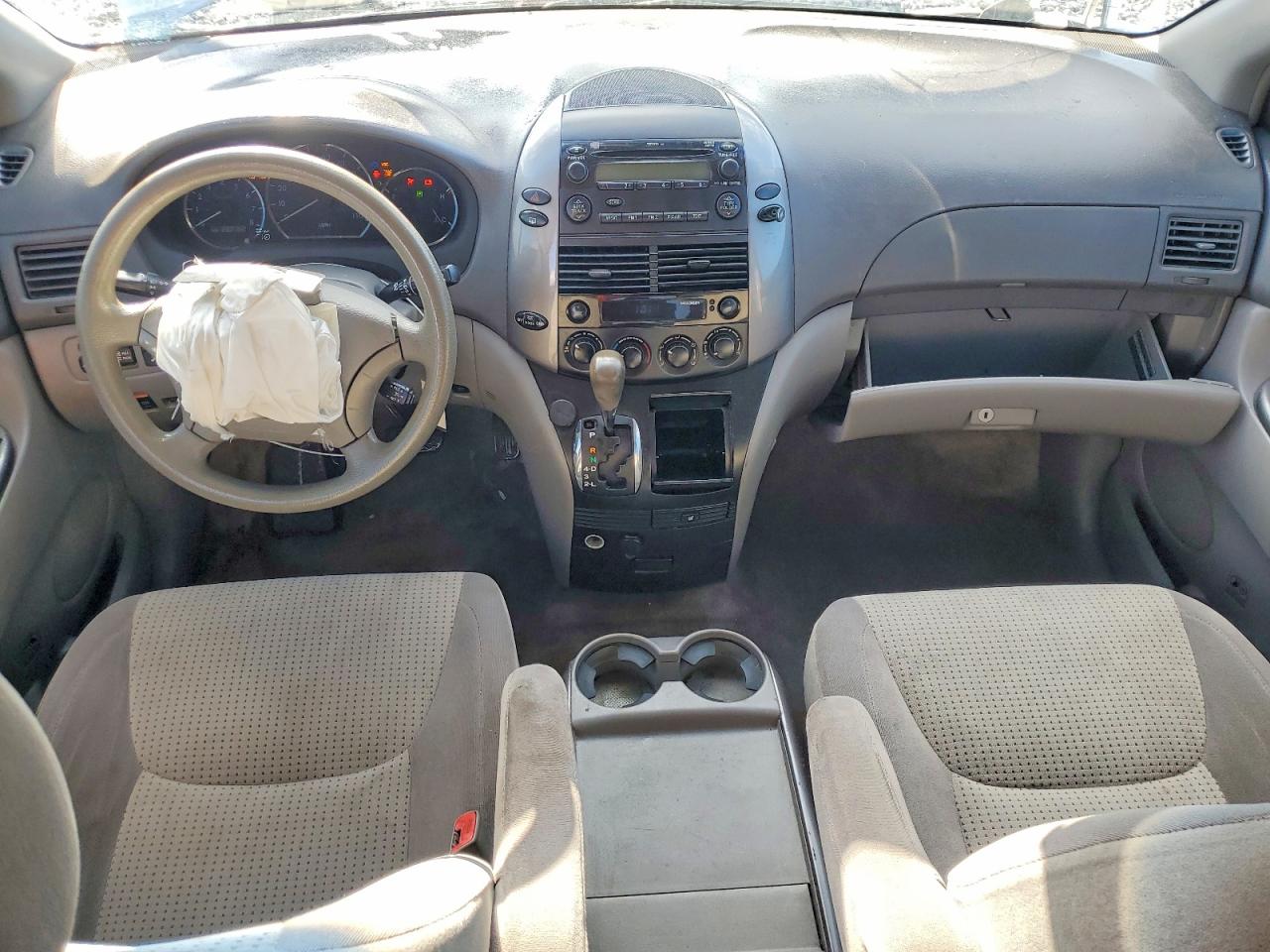 Toyota Sienna Le 8-passenger