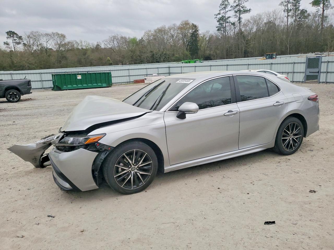 Salvage Toyota Camry Image