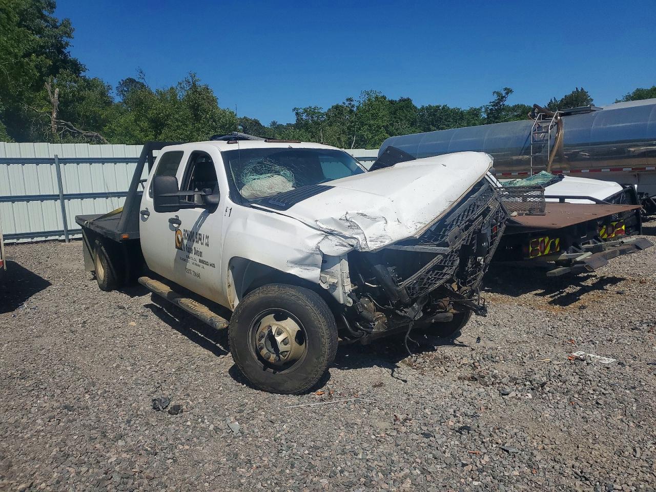 Salvage Chevrolet Silverado Image