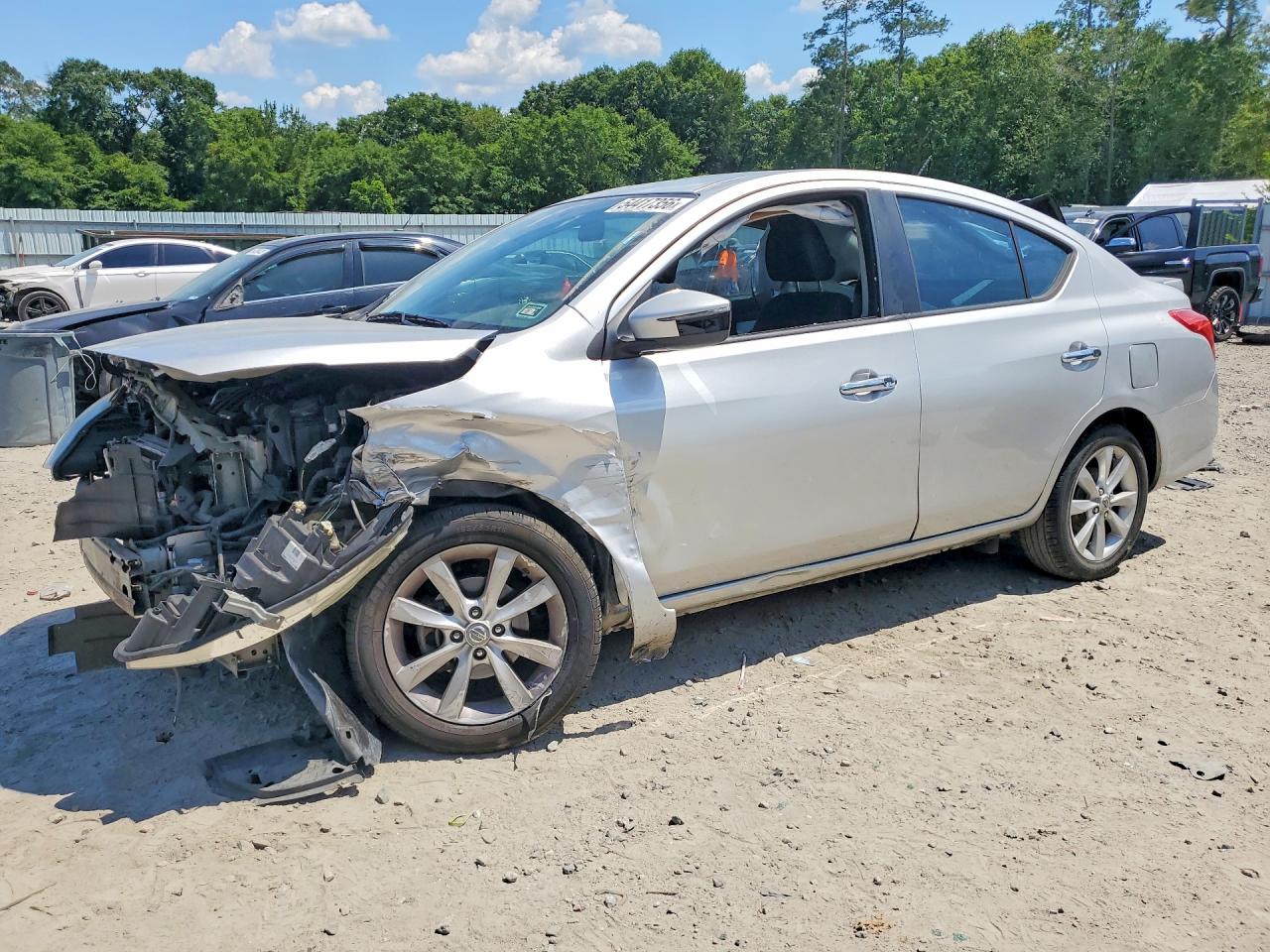 Salvage Nissan Versa Image