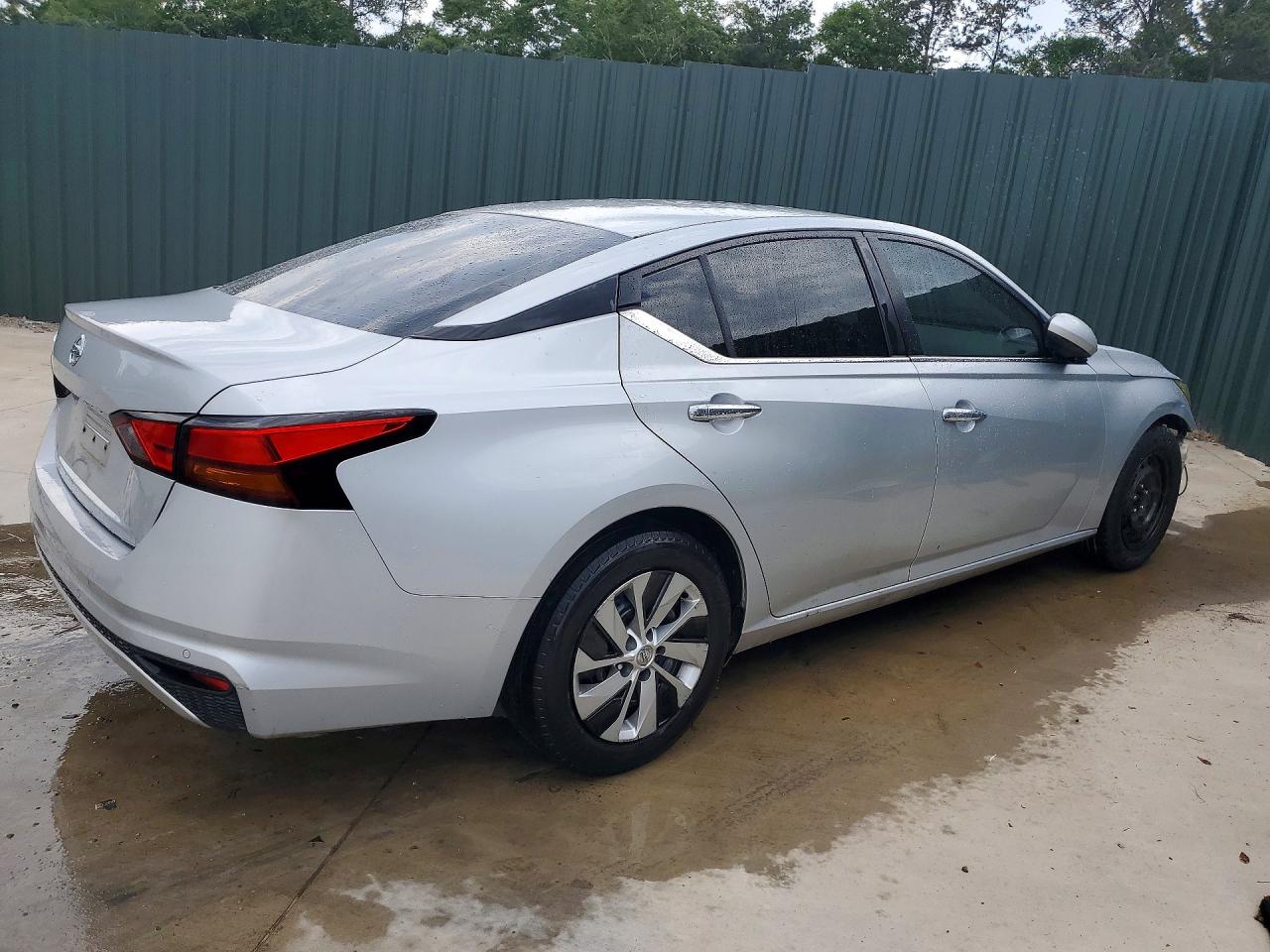 Nissan Altima S