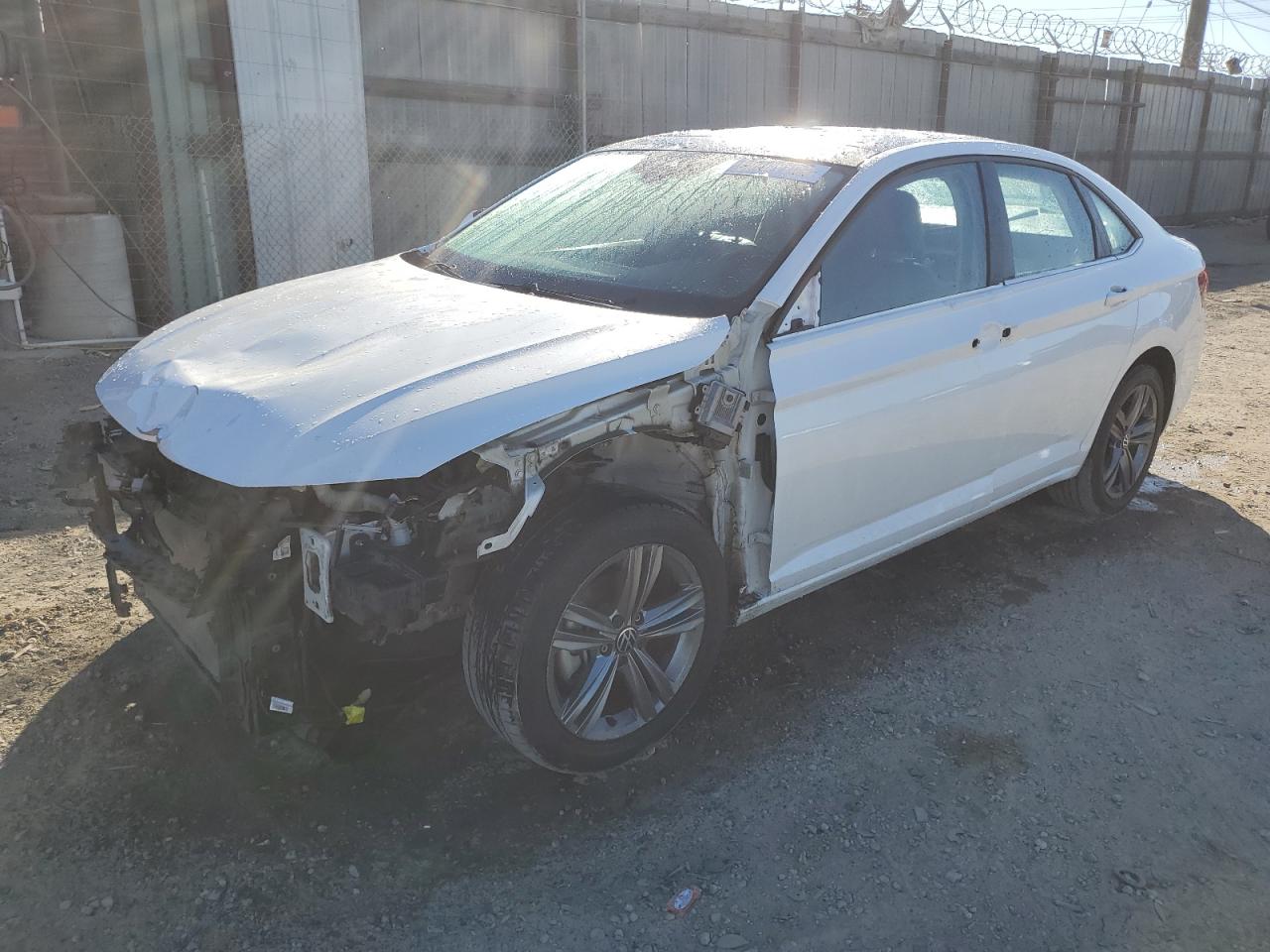 Salvage Volkswagen Jetta Image