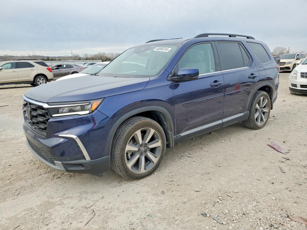 Salvage Honda Pilot Image