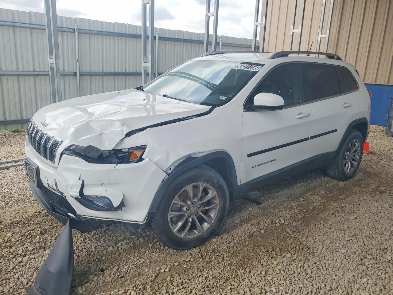 Salvage Jeep Cherokee Image