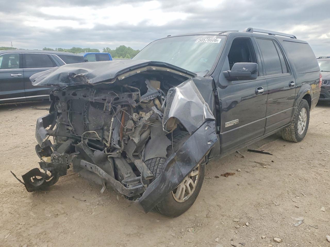Salvage Ford Expedition Image