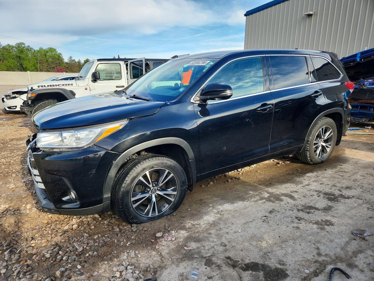 Salvage Toyota Highlander Image