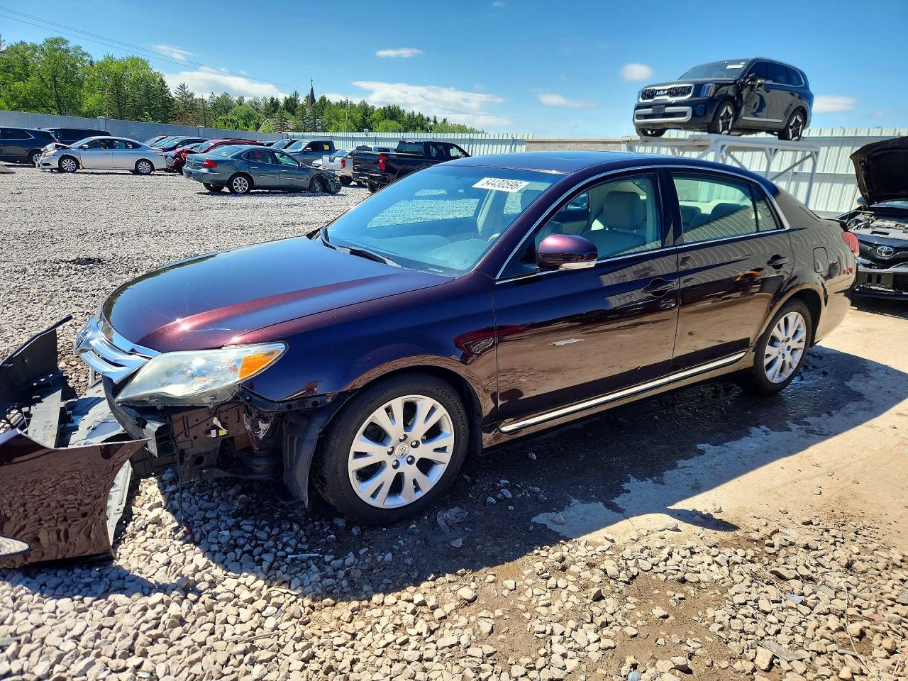 Salvage Toyota Avalon Image