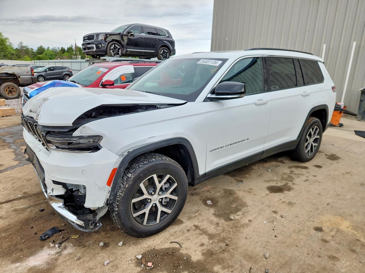 Salvage Jeep Cherokee Image
